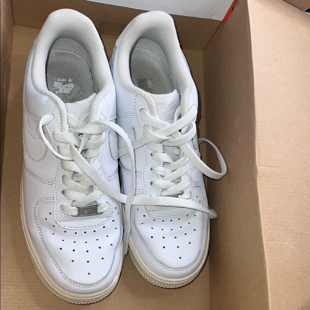 UNISEX Nike Air Monarch IV ( 4E ) WHITE / METALLIC SILVER With Shoe Box 9.5 - Picture 1 of 17